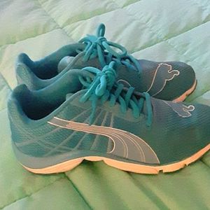 Womans Puma sneakers